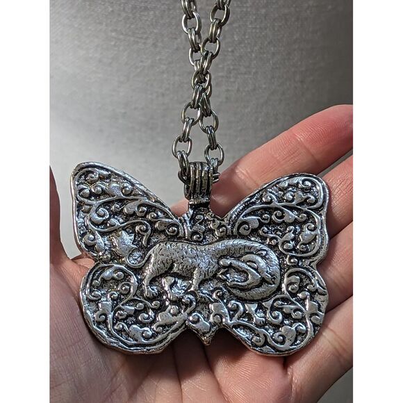 Butterfly Silvertone Pewter Color 3" Unique Pendant. Snake, fox, tiger. Cord. - Picture 2 of 7